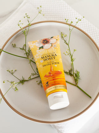 Mānuka Honey Refining Facial Scrub