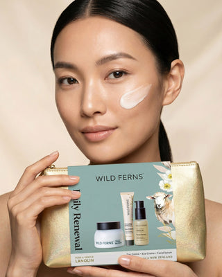 Lanolin Daily Renewal Cosmetic Bag Gift Set